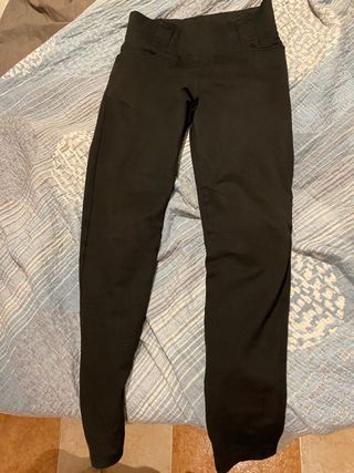 Pantalones elásticos talla M número 40 de segunda mano por 75 EUR en Santa  Coloma de Gramenet en WALLAPOP