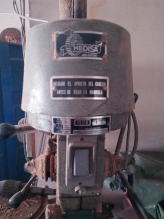 Taladro vertical de segunda mano por 350 EUR en Teruel en WALLAPOP