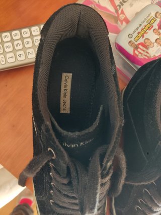 Bambas cuña Calvin klein de segunda mano por 25 EUR en Castelldefels en  WALLAPOP