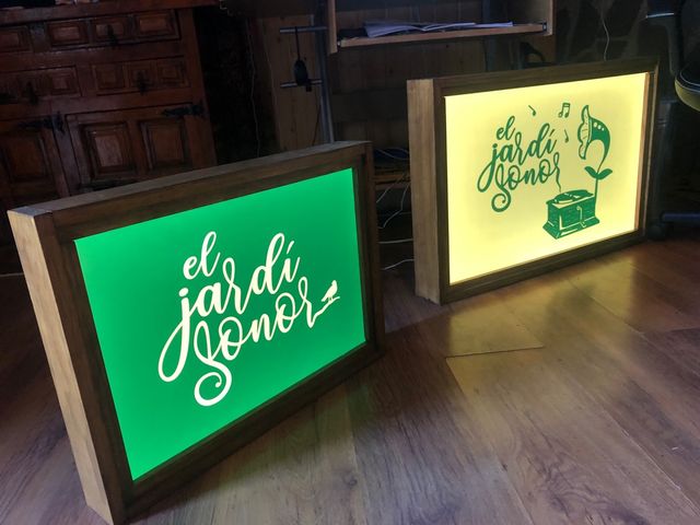 Cartel publicitario luminoso