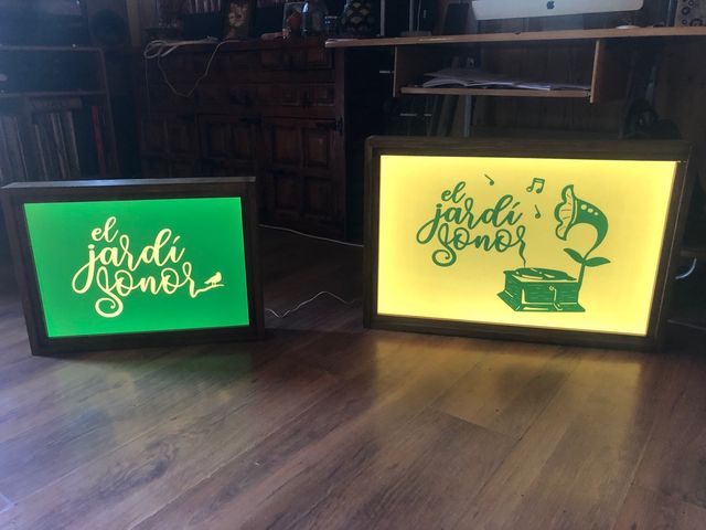 Cartel publicitario luminoso