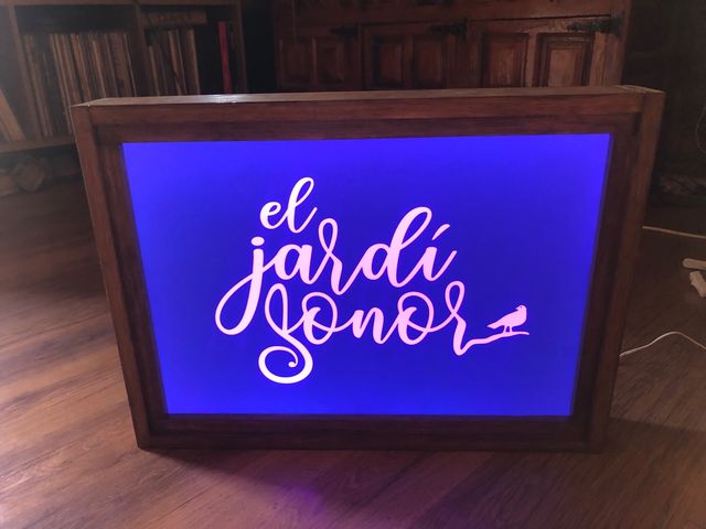 Cartel publicitario luminoso