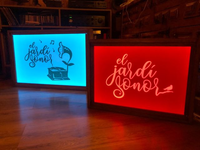 Cartel publicitario luminoso