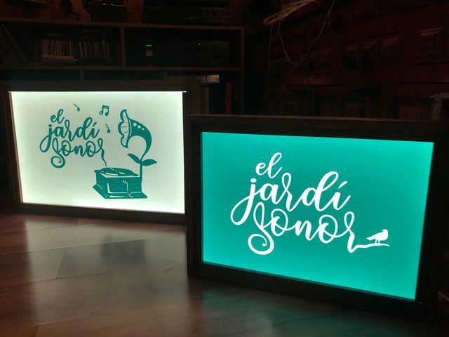 Cartel publicitario luminoso