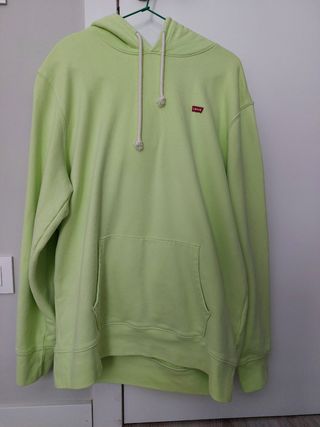 Sudadera levis verde talla L standard Unisex de segunda mano por 20 EUR en  Madrid en WALLAPOP