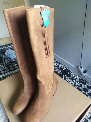 Botas camperas mustang de segunda mano por 40 EUR en Madrid en WALLAPOP
