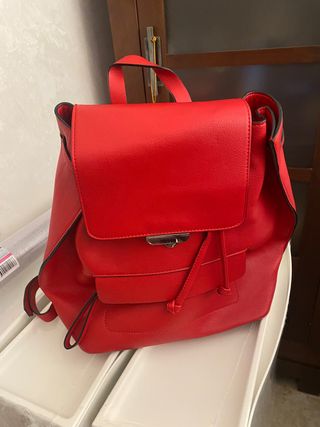 Mochila roja Zara de segunda mano por 10 EUR en Melilla en WALLAPOP