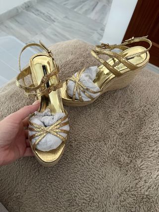 Cuña esparto Zara de segunda mano por 10 EUR en Sevilla en WALLAPOP
