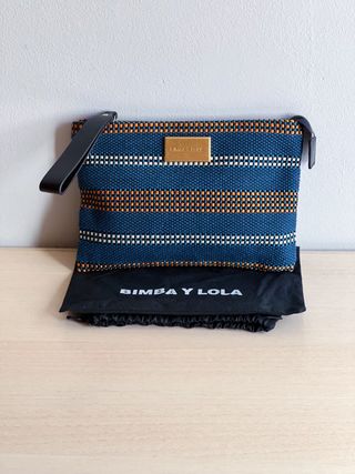 Bolso clutch Bimba y Lola de segunda mano por 17 EUR en Mataró en WALLAPOP