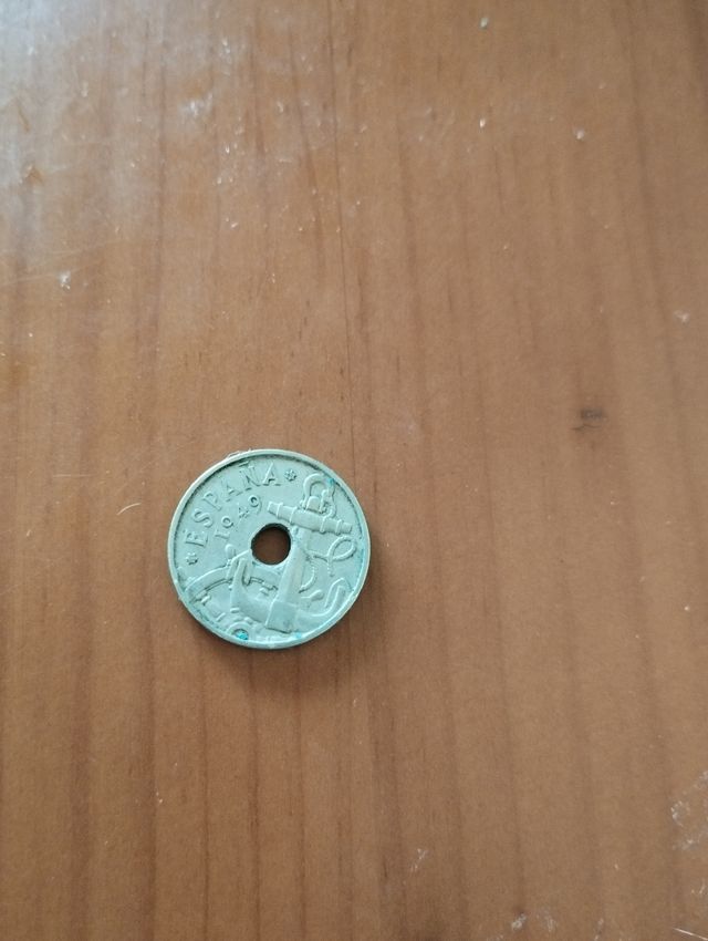 Moneda española de 50 cmts de 1949.