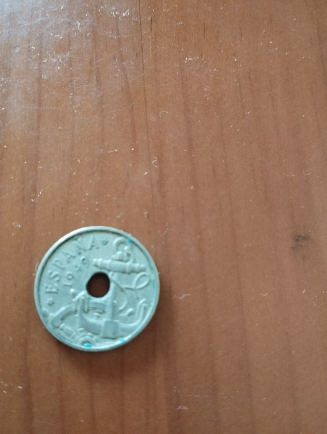 Moneda española de 50 cmts de 1949.