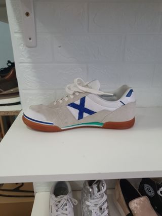 Zapatillas Múnich Talla 41 de segunda mano por 30 EUR en Valladolid en  WALLAPOP
