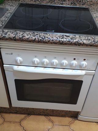 Horno y vitroceramica marca Edesa de segunda mano por 100 EUR en Salamanca  en WALLAPOP