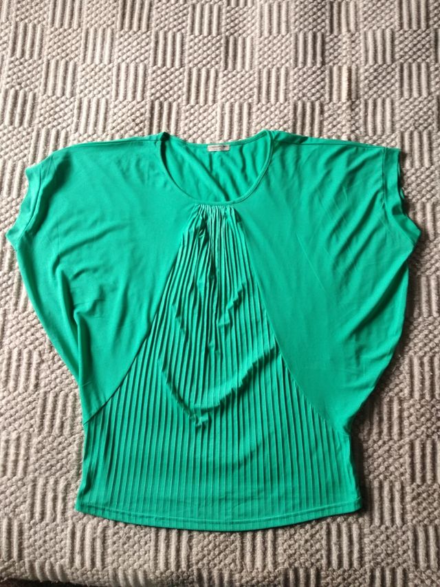 Blusa verde manga corta .