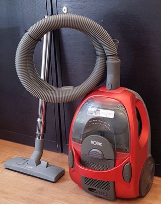 Aspirador sin bolsa Solac AS3241 \\/ 2000W de segunda mano por 25 EUR en  Madrid en WALLAPOP