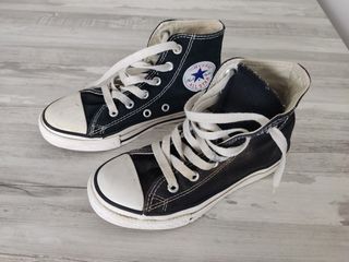 Bambas Converse negras niñ@ talla 29 de segunda mano por 8 EUR en Barcelona  en WALLAPOP