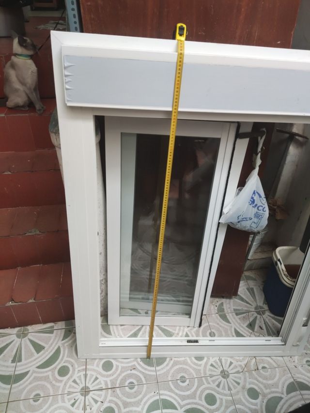 ventana de aluminio con persiana