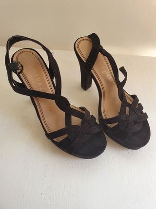 Tacones negro Marypaz para evento talla 35 de segunda mano por 3 EUR en  Utrera en WALLAPOP