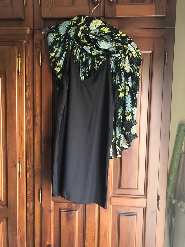 Vestido gasa Zara con etiqueta