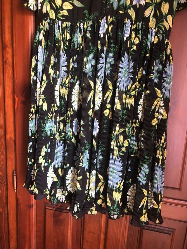 Vestido gasa Zara con etiqueta