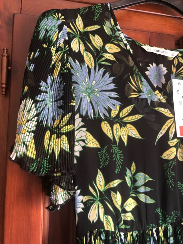 Vestido gasa Zara con etiqueta