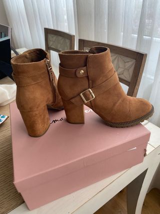 Botines talla 37 de segunda mano por 15 EUR en Bilbao en WALLAPOP