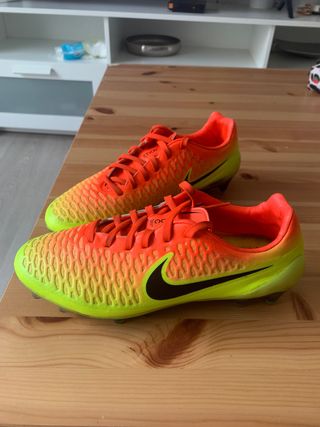 Botas de fútbol Magista de segunda mano en WALLAPOP