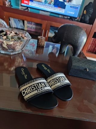 Christian Dior sandalias de segunda mano por 249 EUR en Lalín en WALLAPOP