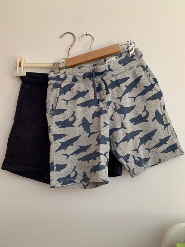 Lote 2 pantalones cortos, t. 7-8 años.