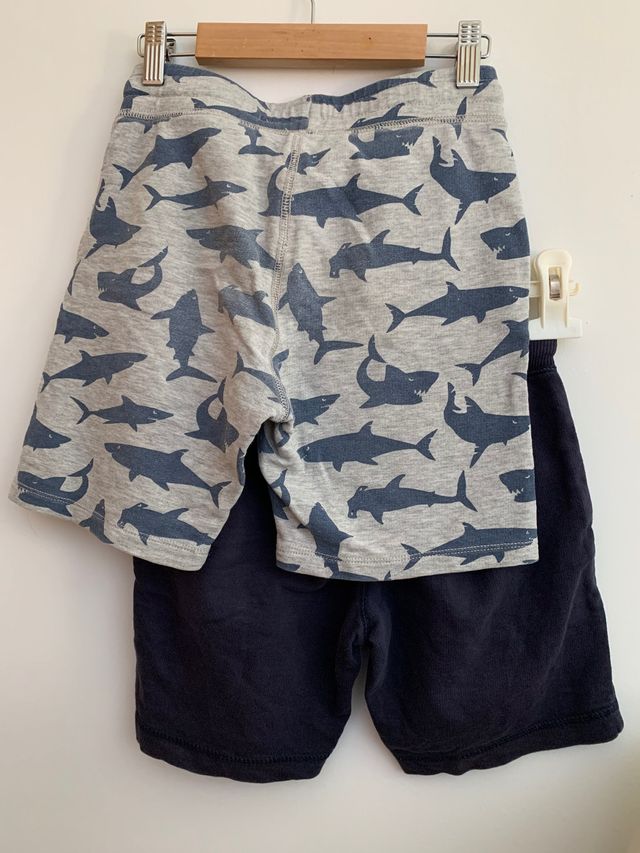 Lote 2 pantalones cortos, t. 7-8 años.