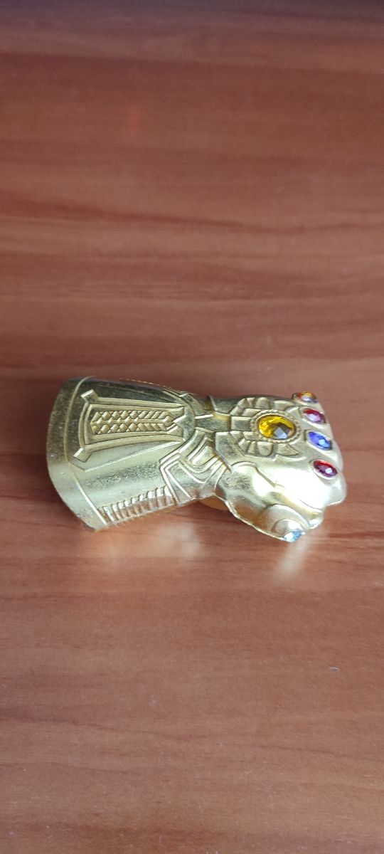 Guantelete del Infinito abridor de botellas Marvel