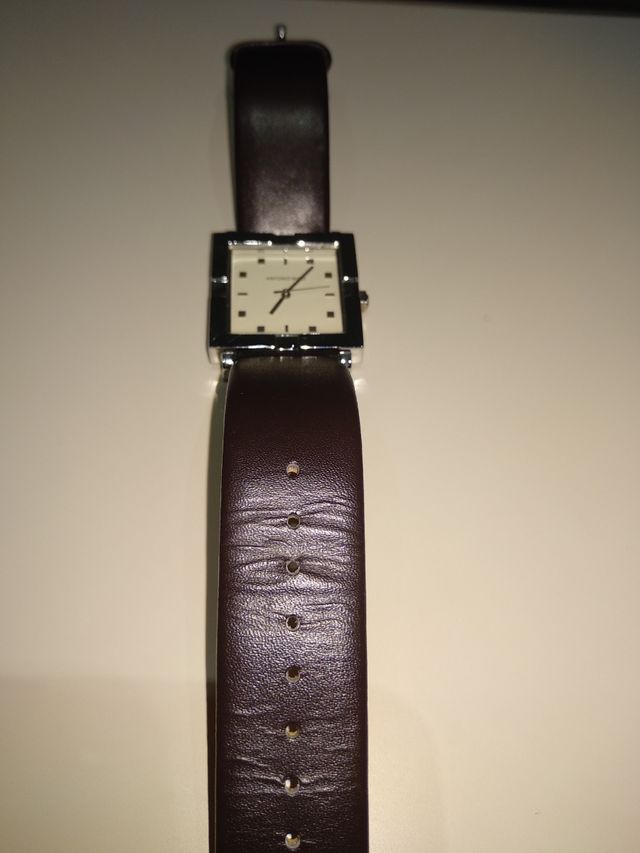 Reloj Antonio Miró. Correa de piel marrón