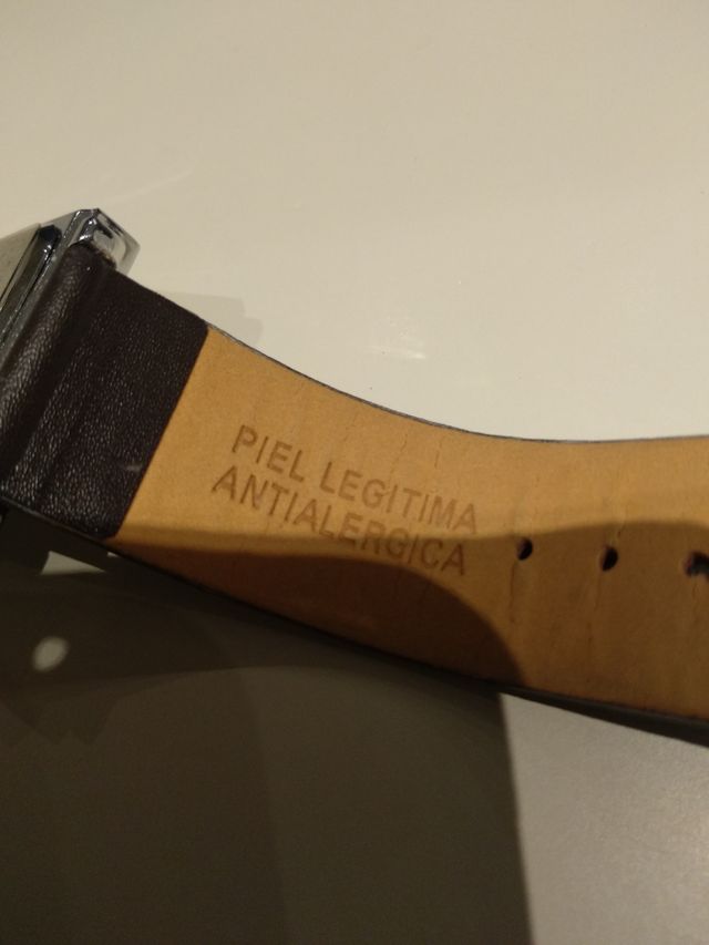 Reloj Antonio Miró. Correa de piel marrón