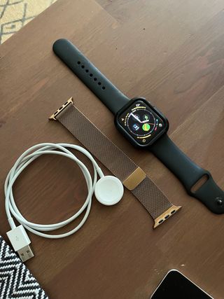 Apple watch serie 5- 44 mm de segunda mano por 190 EUR en Sotogrande en  WALLAPOP