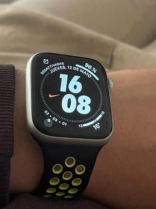 Apple Watch 4 44mm Nike de segunda mano por 225 EUR en Santander en WALLAPOP