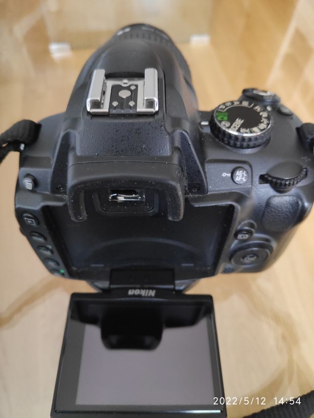 Reflex digital Nikon D5000 como a estrenar