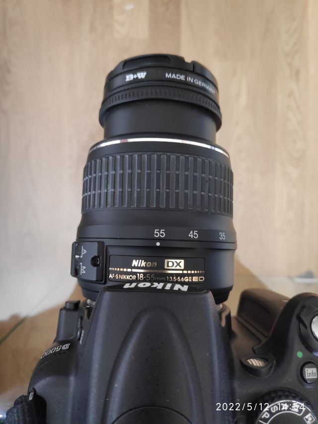 Reflex digital Nikon D5000 como a estrenar