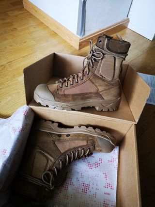 Botas militares talla 42 nuevas de segunda mano por 50 EUR en Torrejón de  la Calzada en WALLAPOP
