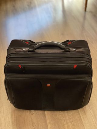 Maleta Swiss de segunda mano por 60 EUR en Barcelona en WALLAPOP