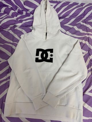Sudadera DC shoes blanca de segunda mano por 6 EUR en Zaragoza en WALLAPOP