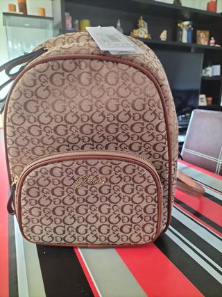 Mochila guess de segunda mano por 45 EUR en Torrent en WALLAPOP