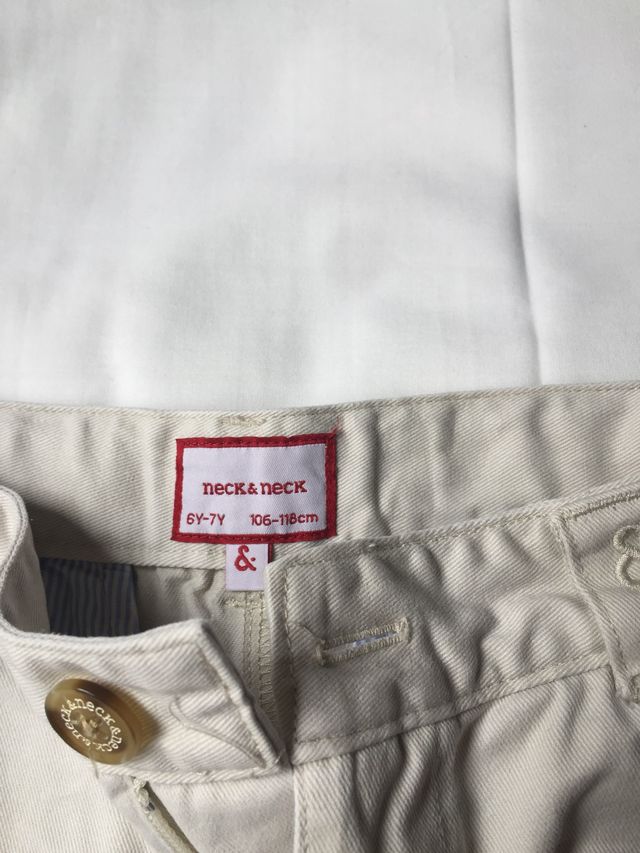 Pantalón corto, Neck Neck