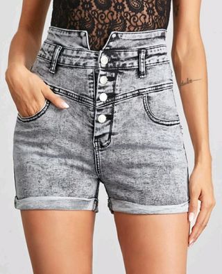 Shorts vaqueros shein. de segunda mano por 10 EUR en Madrid en WALLAPOP