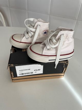 Converse bebé número 19 de segunda mano por 18 EUR en Alcoy en WALLAPOP