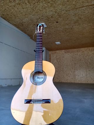 Guitarra Flamenca Alhambra 3F de segunda mano por 280 EUR en Sevilla en  WALLAPOP