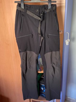 Pantalón de montaña y trekking de segunda mano por 20 EUR en Palau-Solita I  Plegamans en WALLAPOP
