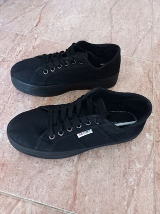 Bambas plataforma negras 37 Davidnik de segunda mano por 15 EUR en Arenys  de Munt en WALLAPOP