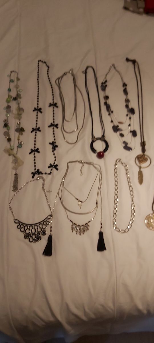 3 Collares 4€
