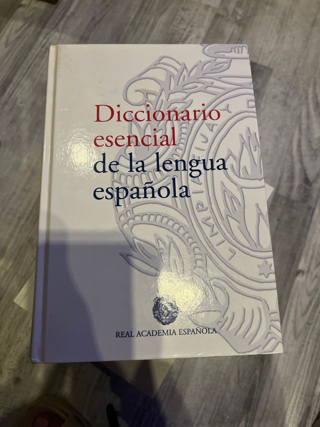 Diccionario esencial de la lengua española