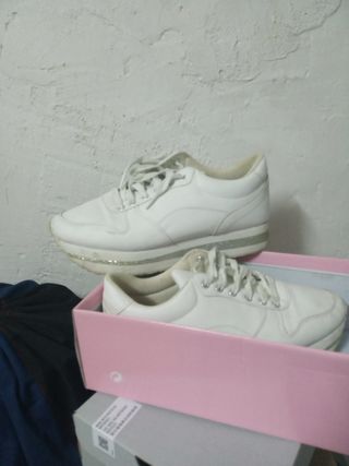 Zapatillas plataforma blancas lefties de segunda mano por 25 EUR en León en  WALLAPOP